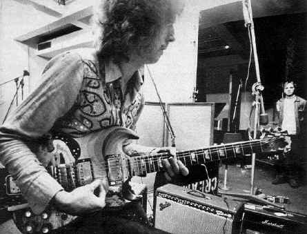 Eric with the SG during Disraeli Gears sessions in NYC, spring 1967